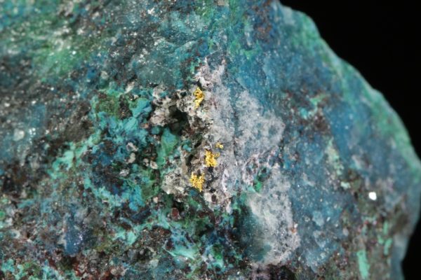 Gold, shattuckite