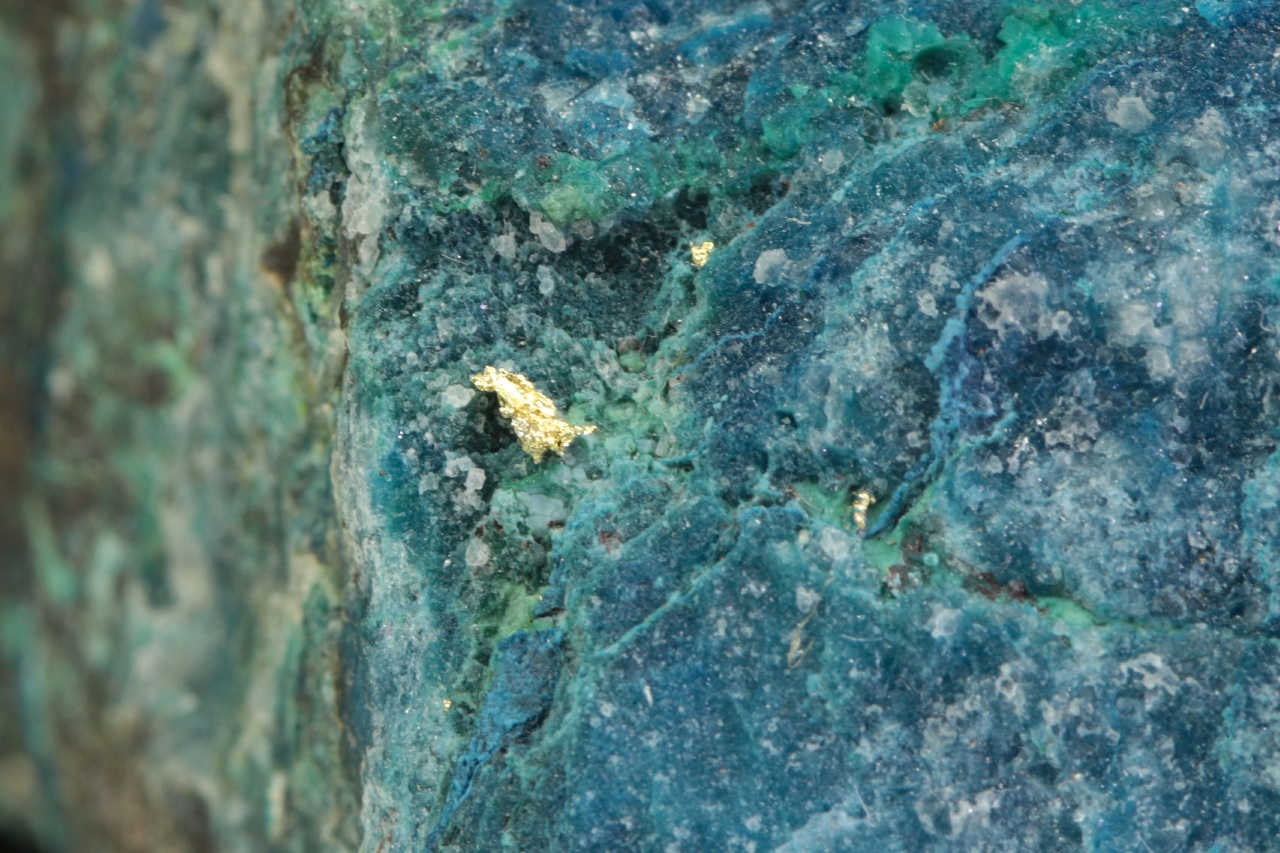Gold, shattuckite - Image 5