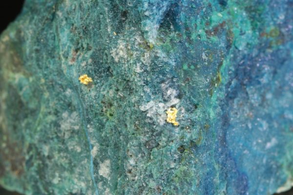 Gold, shattuckite