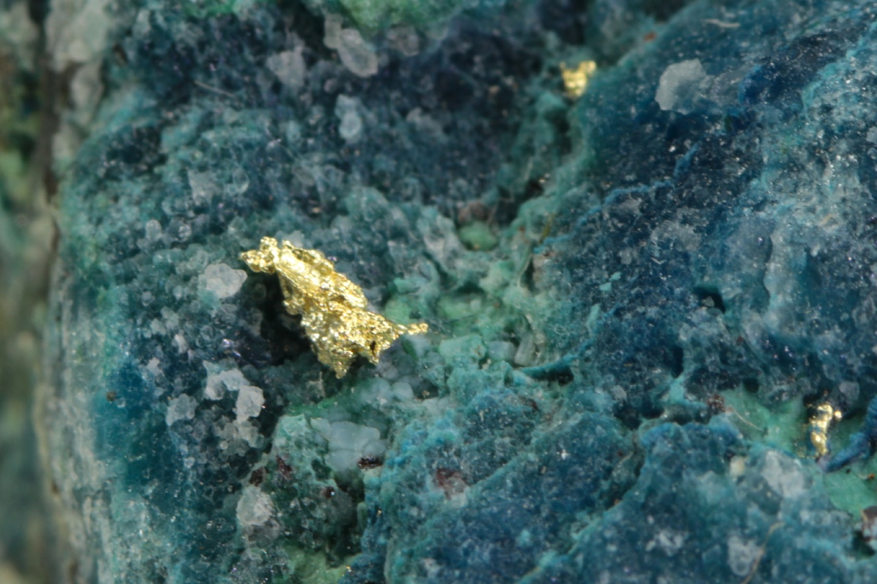 Gold, shattuckite - Image 6