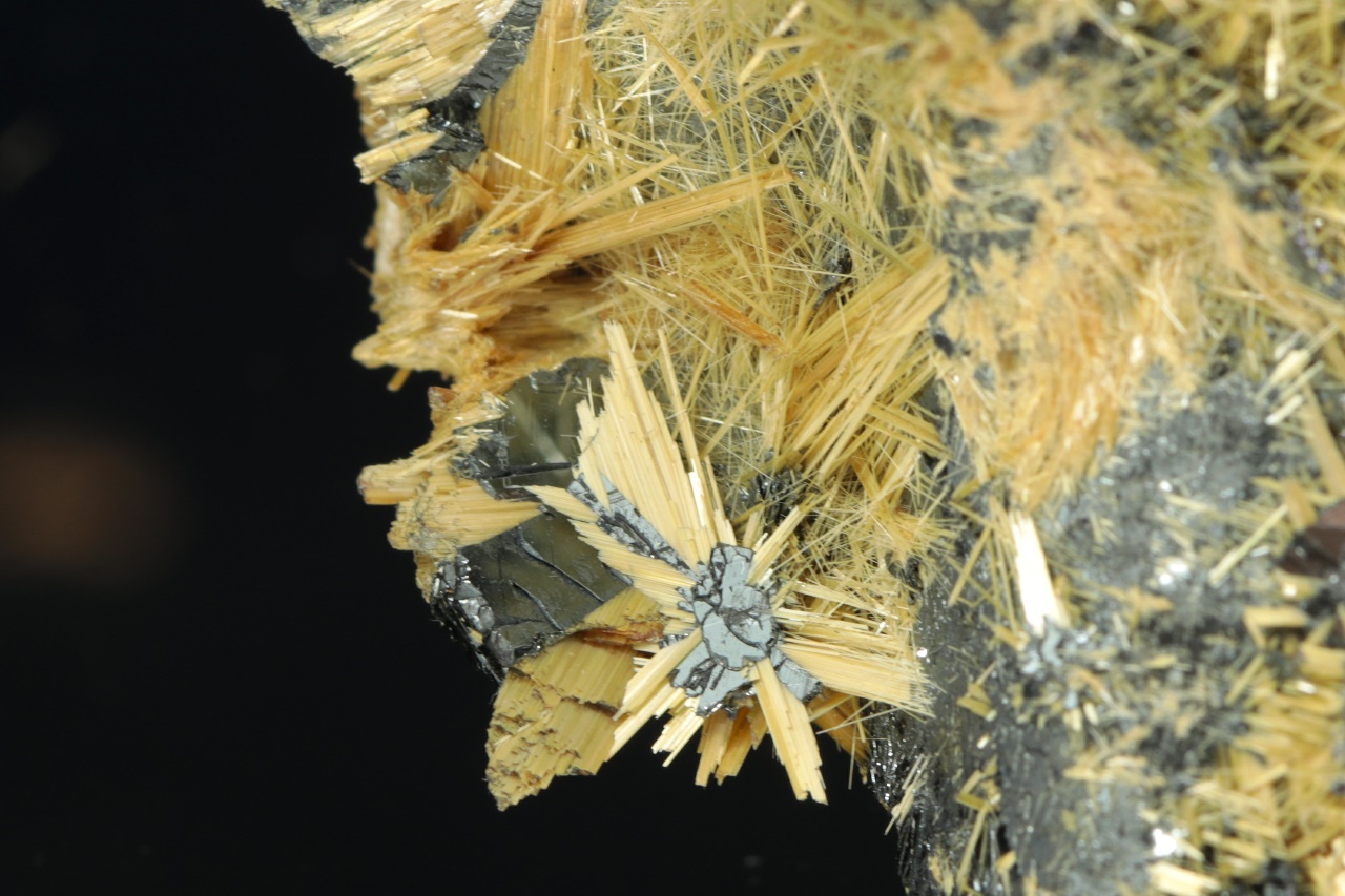 Rutile, hematite - Image 13
