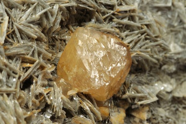 Scheelite - Image 6