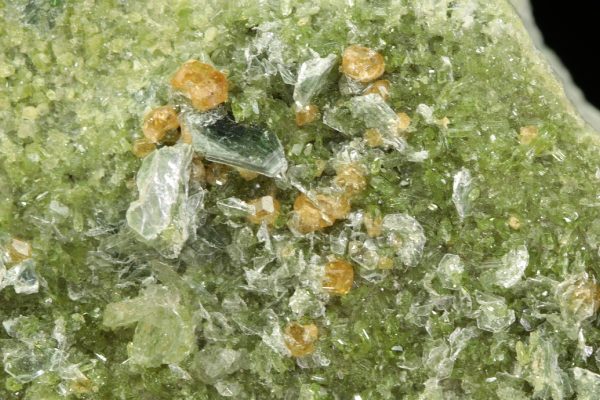 Vesuvianite, grossular, clinochlore - Image 5