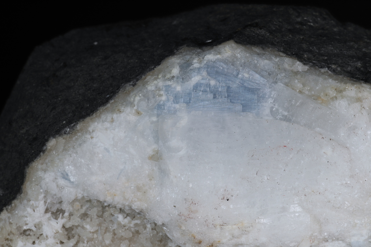 Anhydrite, gypsum, natrolite - Image 4