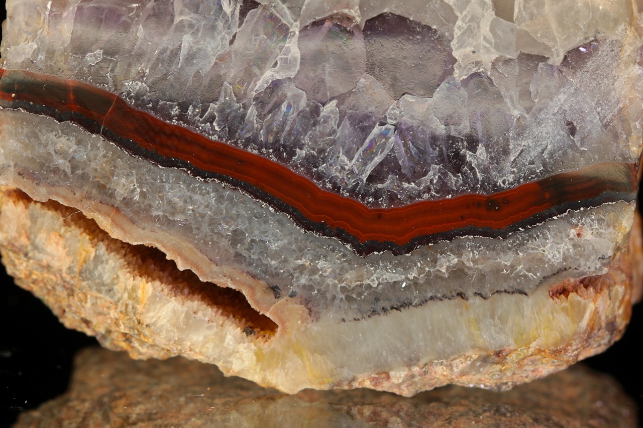 Amethyst, goethite - Image 3