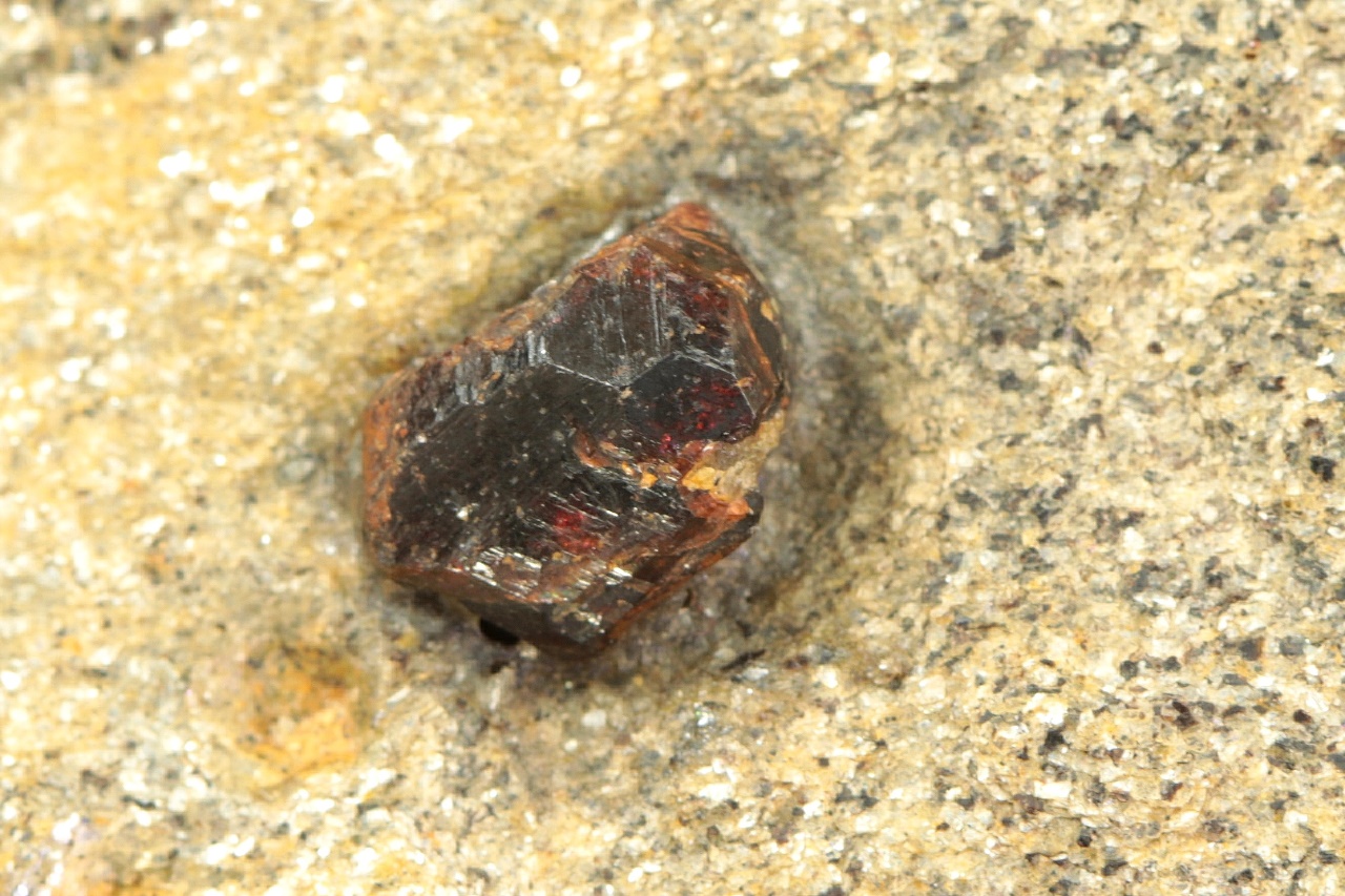 Almandine - Image 3