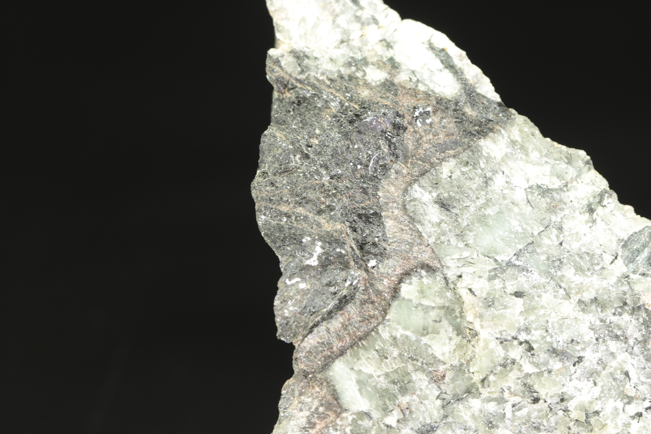 Aenigmatite - Image 3