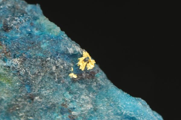 Gold, shattuckite