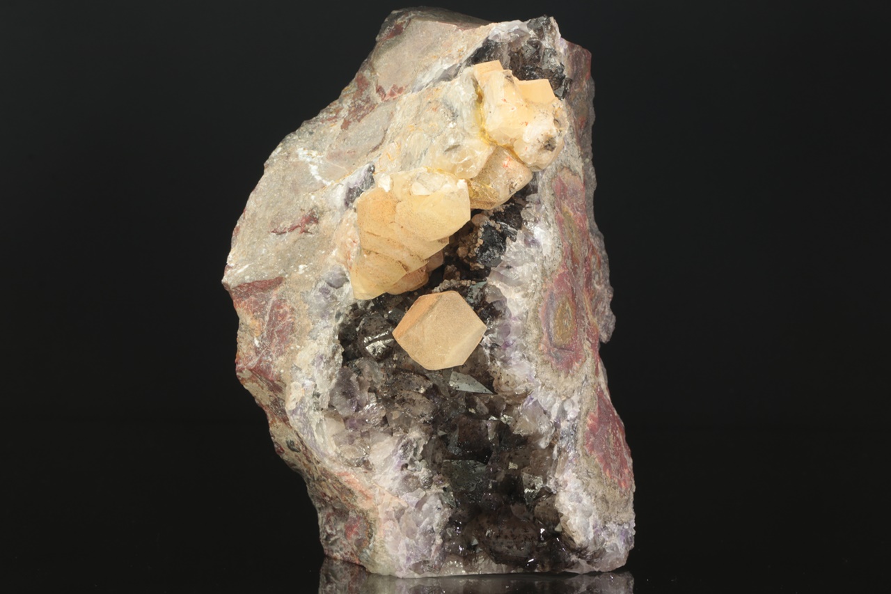 Agate, limonite, calcite