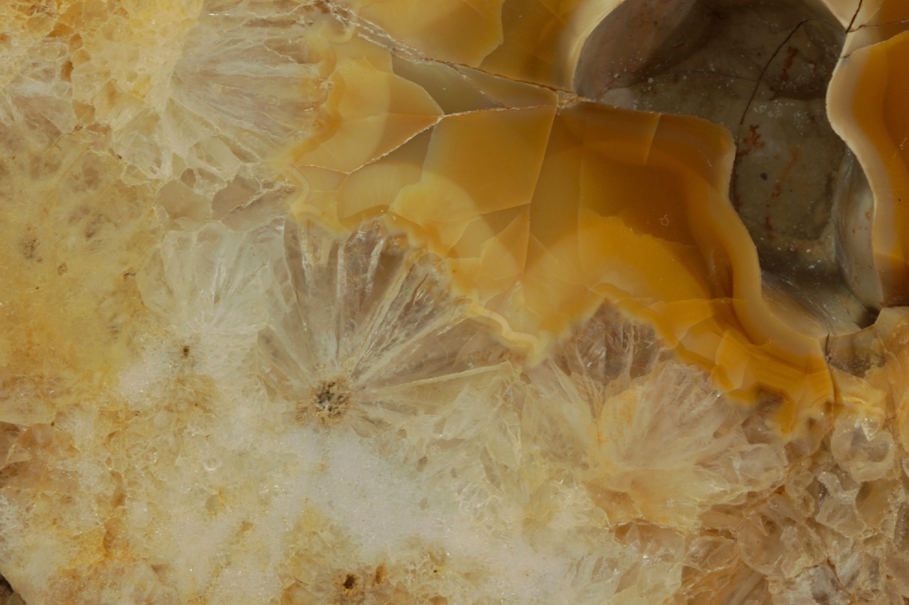 Quartz, chalcedony - Image 4