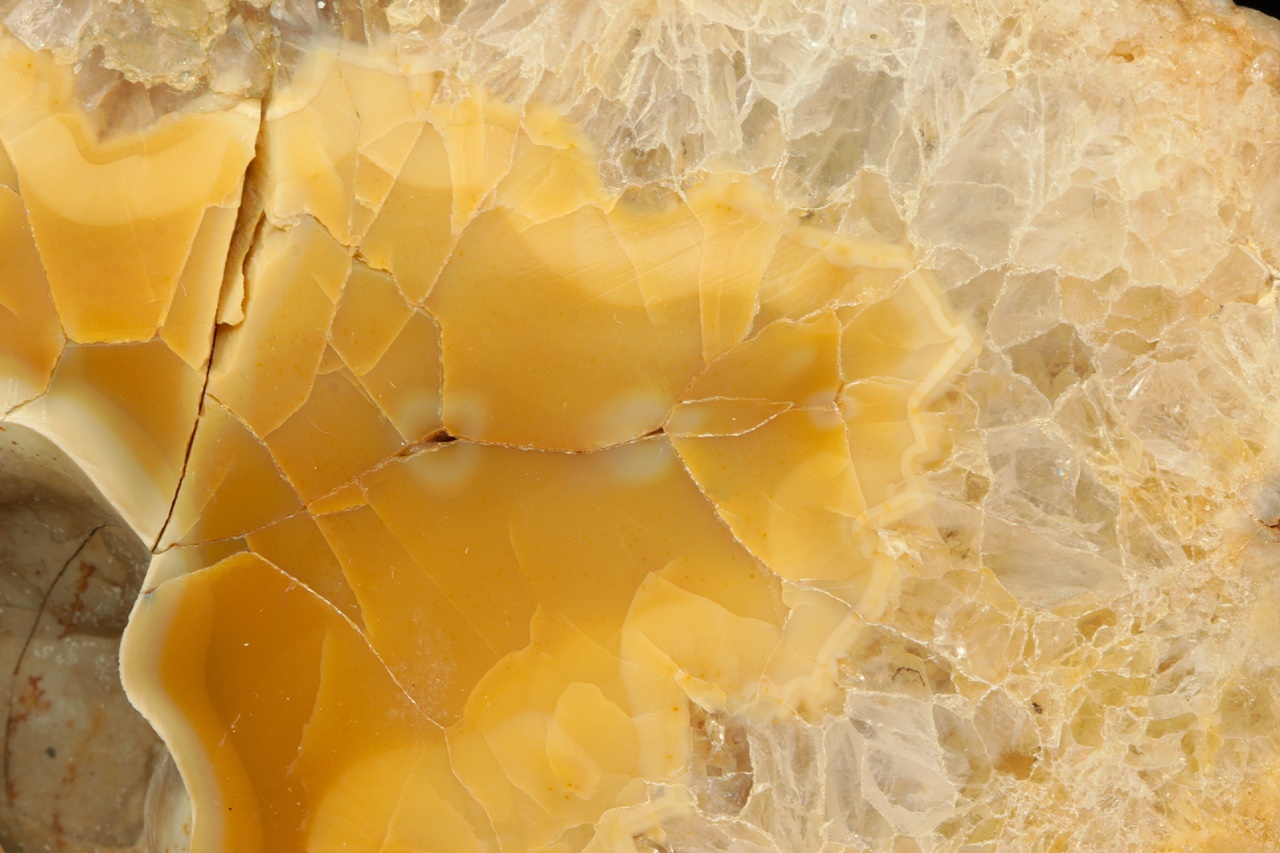 Quartz, chalcedony - Image 6