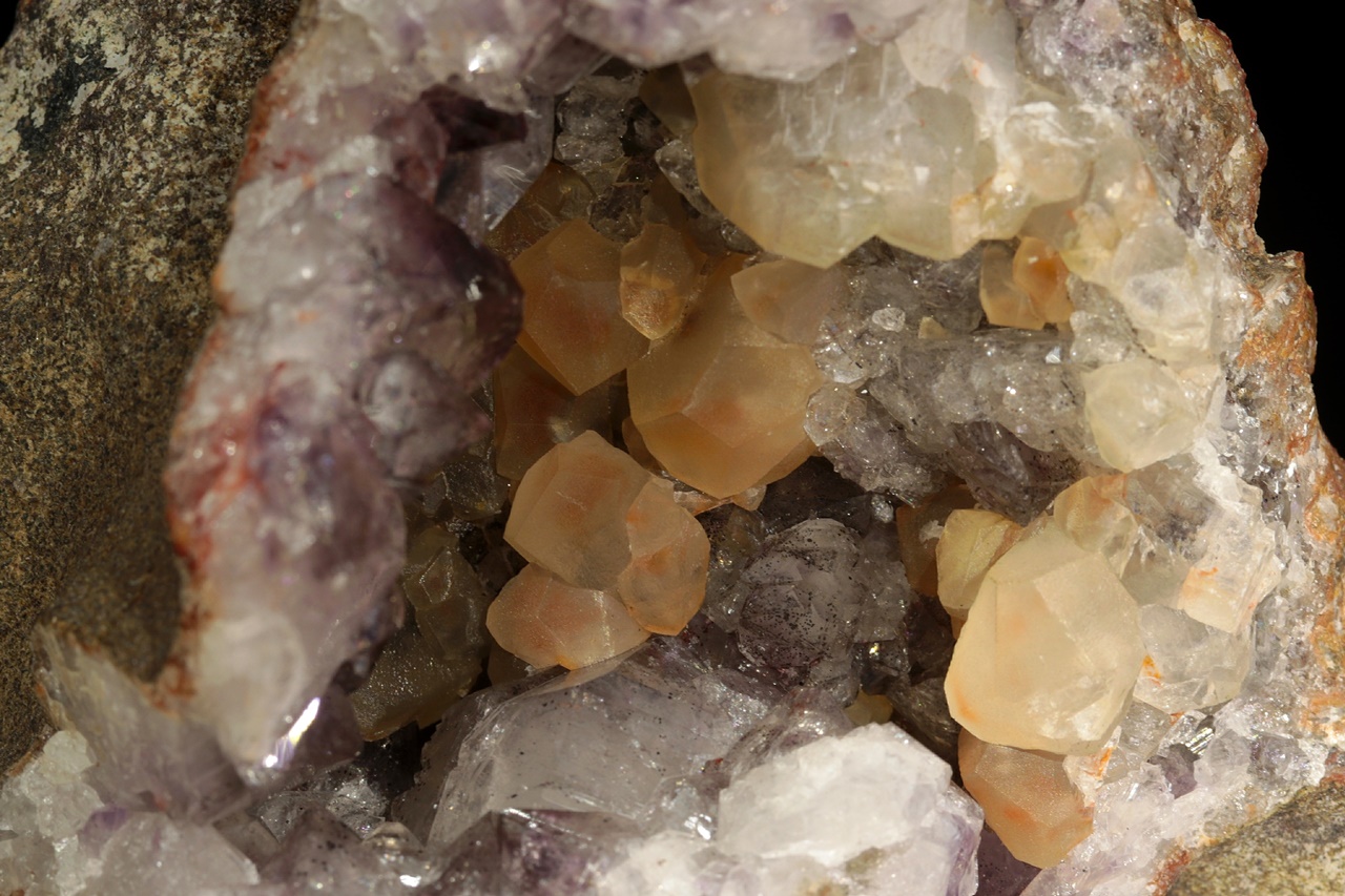 Amethyst, calcite - Image 3