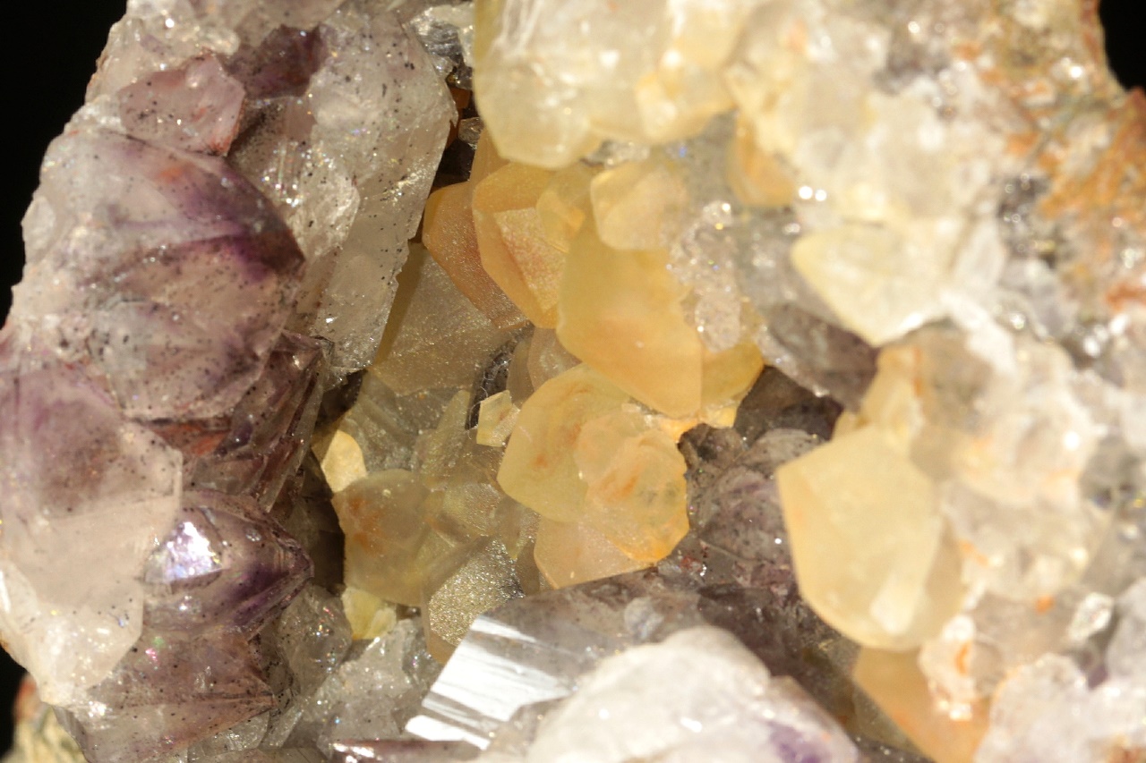 Amethyst, calcite - Image 4