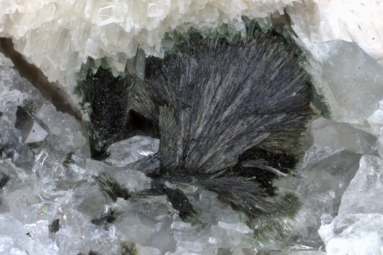 Julgoldit-Fe2+, pektolit