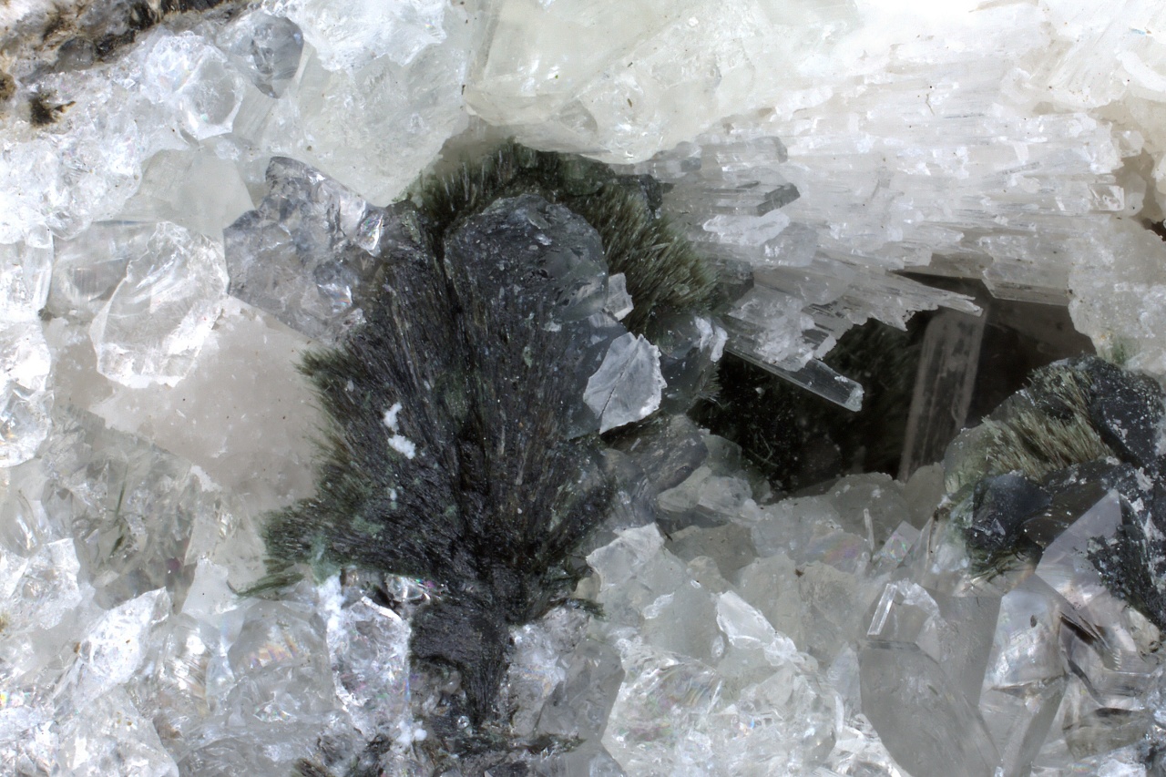 Julgoldit-Fe2+, pektolit - Image 4