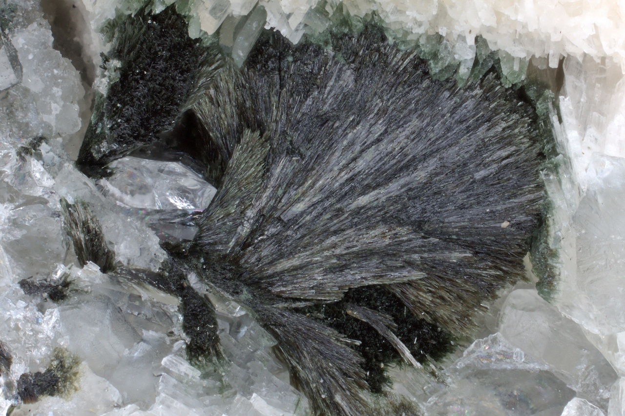 Julgoldit-Fe2+, pektolit - Image 7