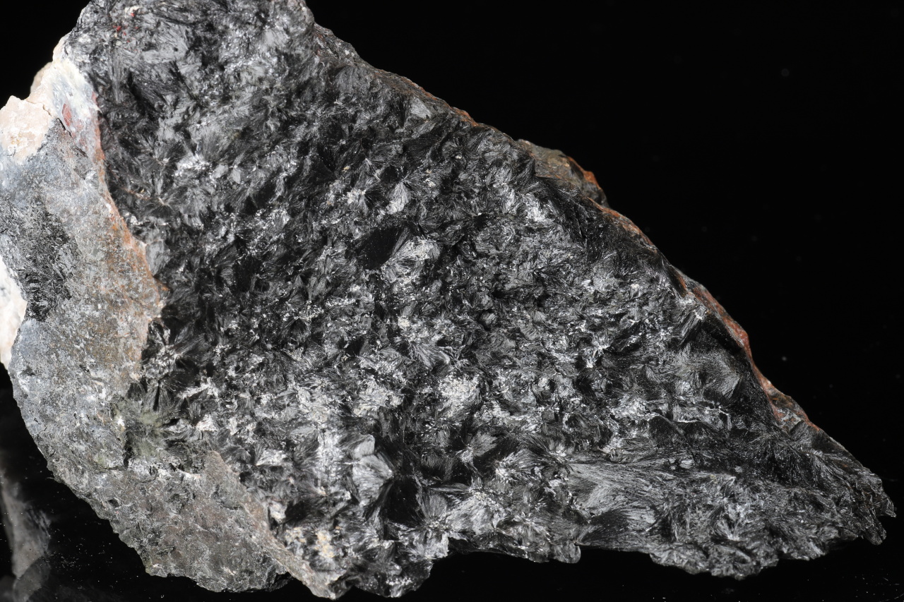 Ludwigite - Image 5