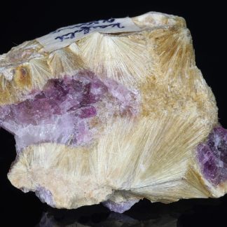 Carpholite, fluorite