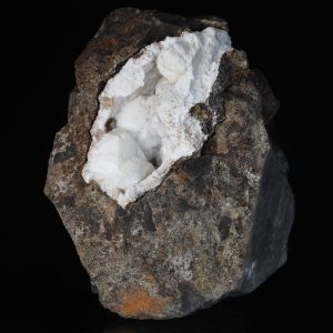 Fluorapophyllite-(K), tobermorite, thomsonite-(Ca)