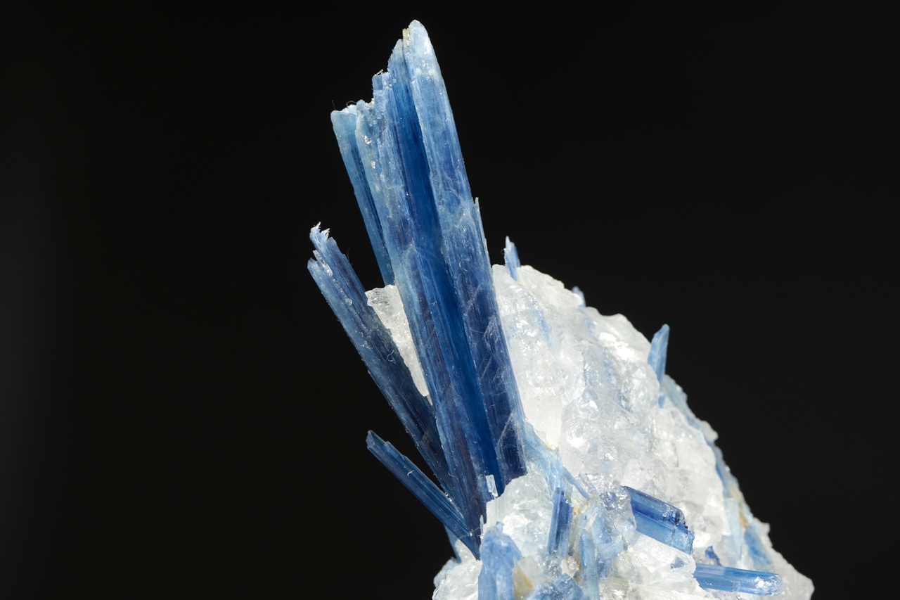 Kyanite - Image 9