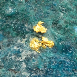 Gold, shattuckite