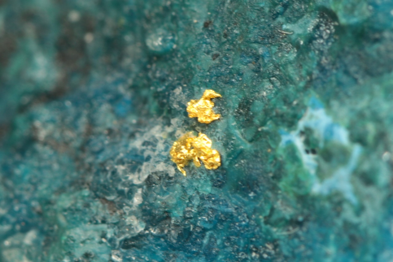 Gold, shattuckite - Image 6