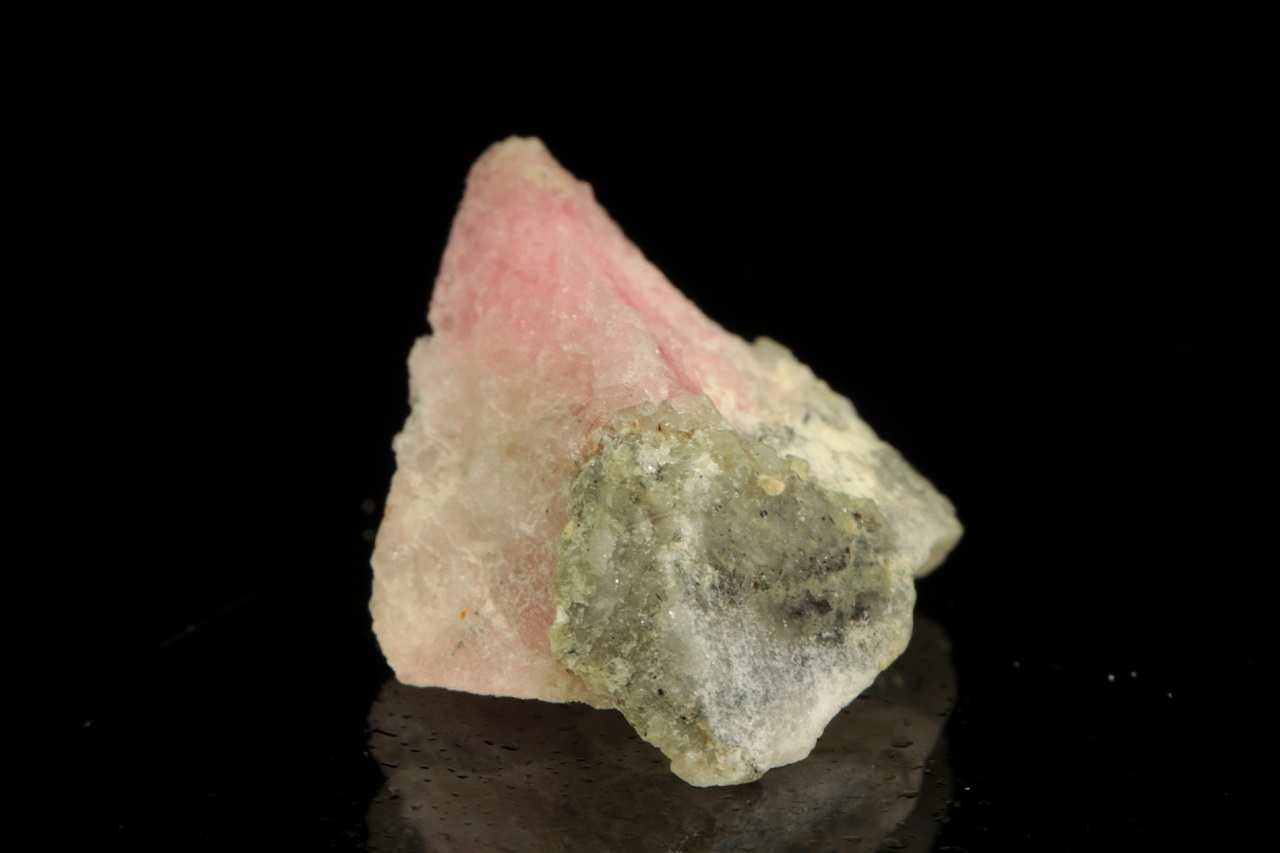 Tugtupite - Image 4