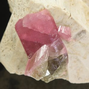 Turmalín, mikroklín